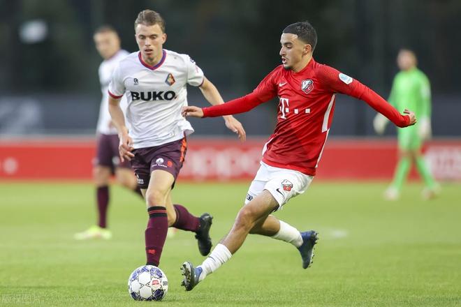 球迷情绪被 球迷情绪被